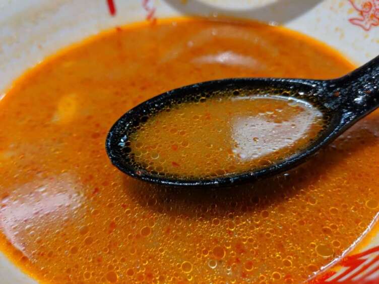 蒙古タンメン中本の最後のスープを飲むところ